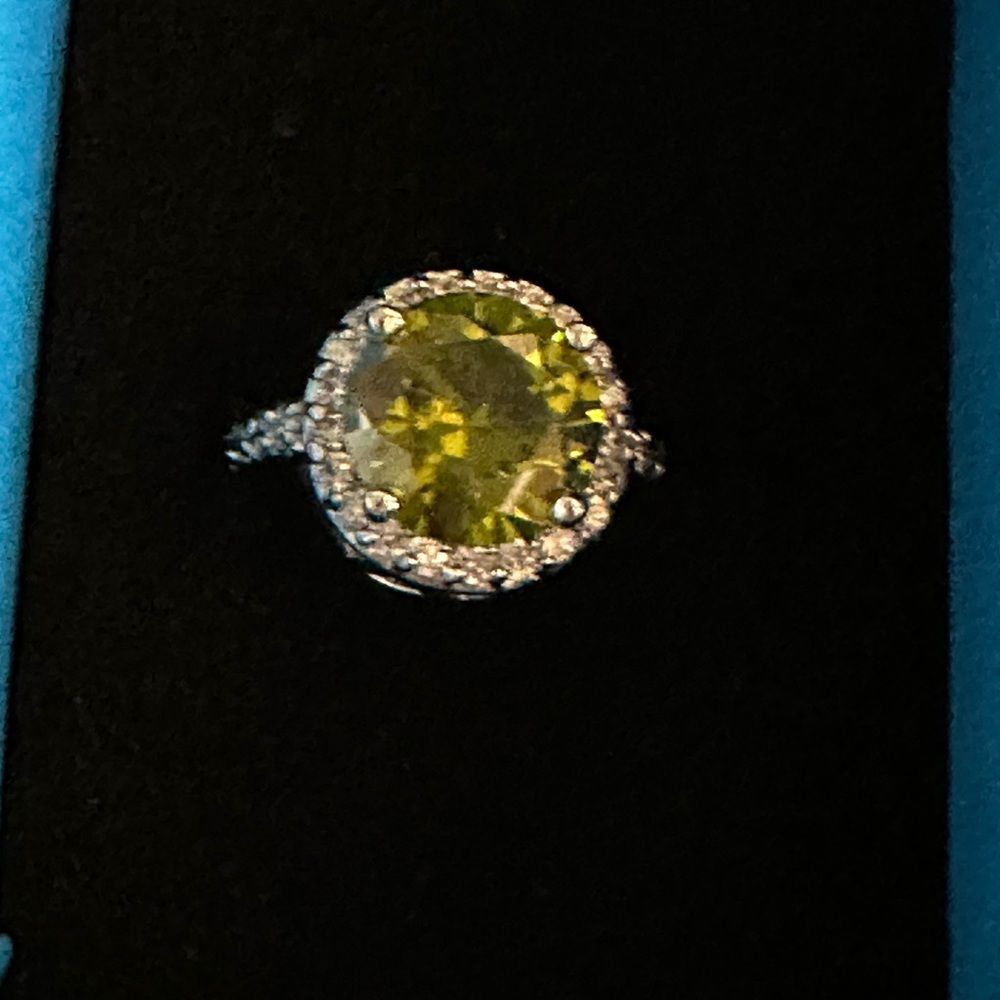 Elegant Peridot And Diamond Ring
